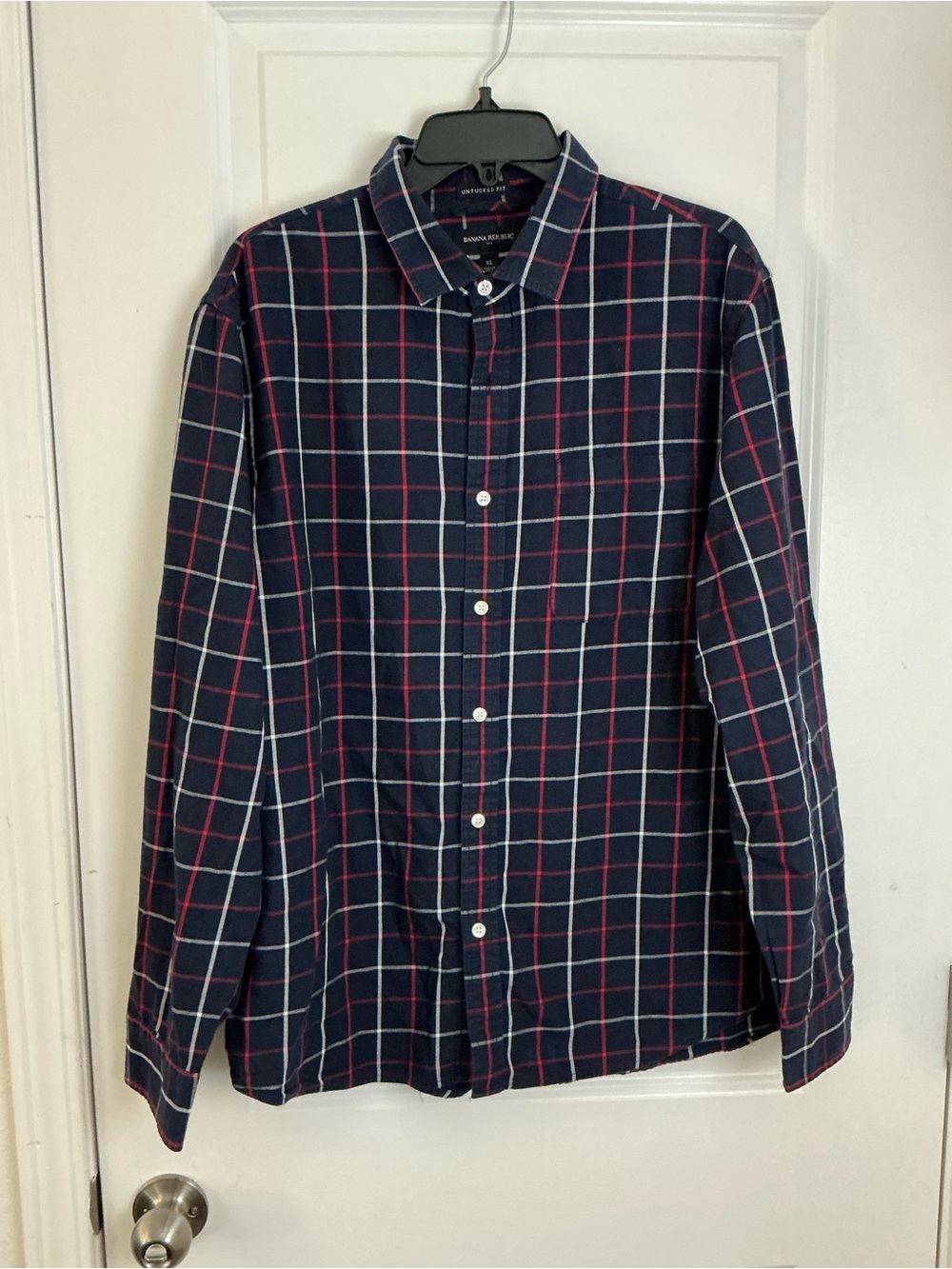 Banana Republic Men's XL Untucked Fit Plaid Flannel Button Down Shirt Navy Red